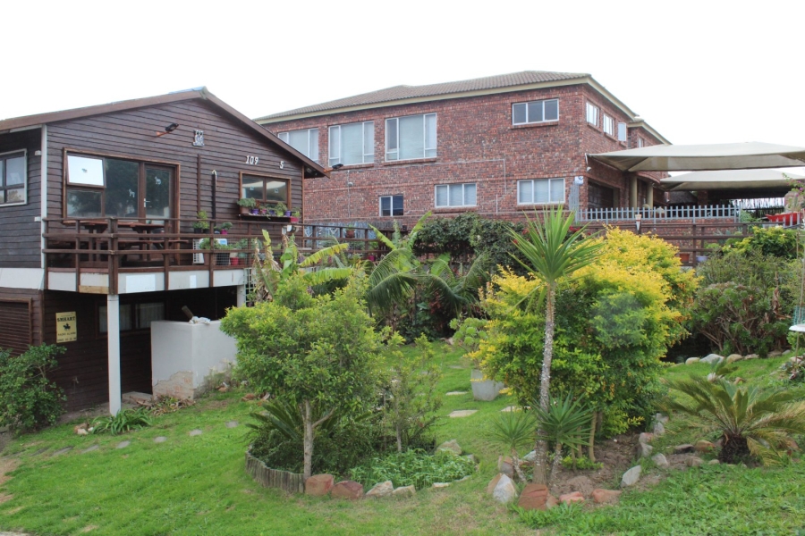6 Bedroom Property for Sale in Paradise Beach Eastern Cape